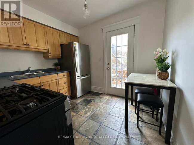 Building Photo - 571 Pape Ave