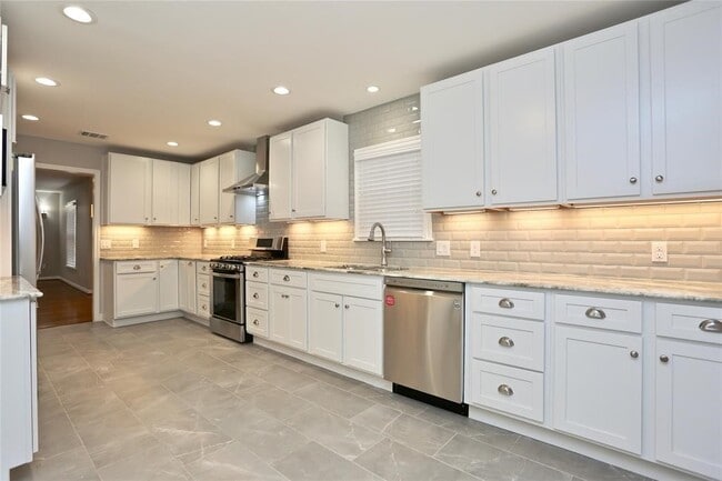 Building Photo - 4106 Milton St