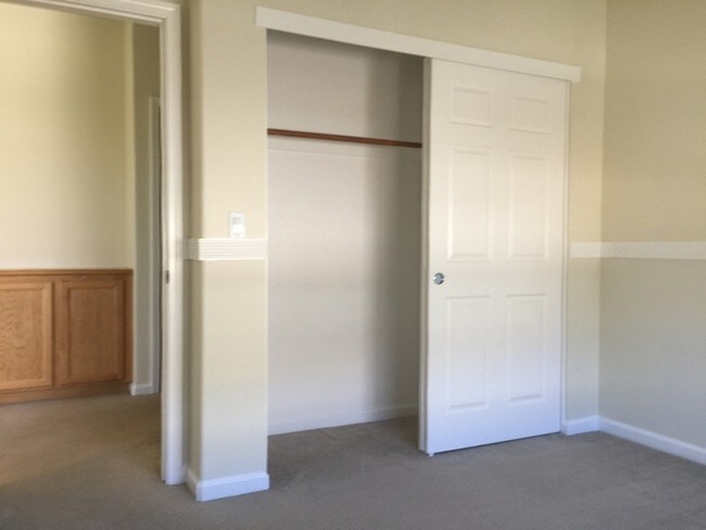Building Photo - 4 Bedroom in Empire Ranch