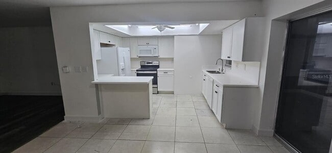 Building Photo - 526 Reading St NW