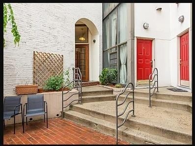 Building Photo - 222 Clinton St