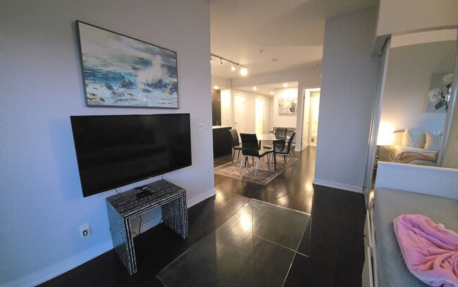 Building Photo - 14 York St