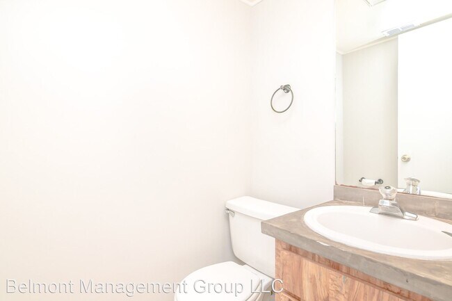 Building Photo - 3 br, 2.5 bath House - 110 E. Evans St