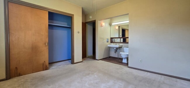 Building Photo - Adorable 3 Bedroom Home