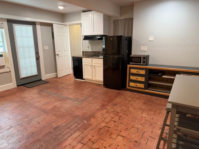 Foto del edificio - 12609 Cowboy Ln