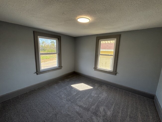 Building Photo - 2504 Navarre Rd SW