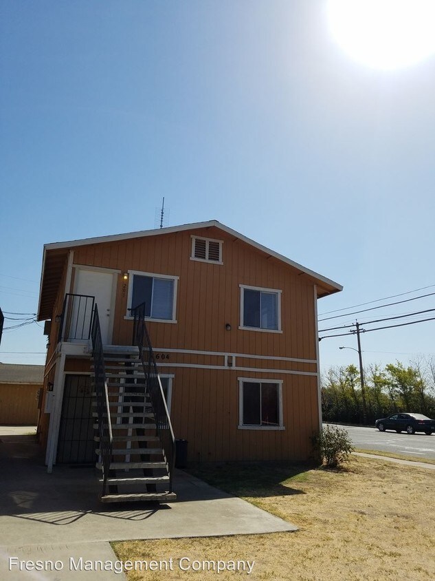 Primary Photo - 4604 E Lowe Ave
