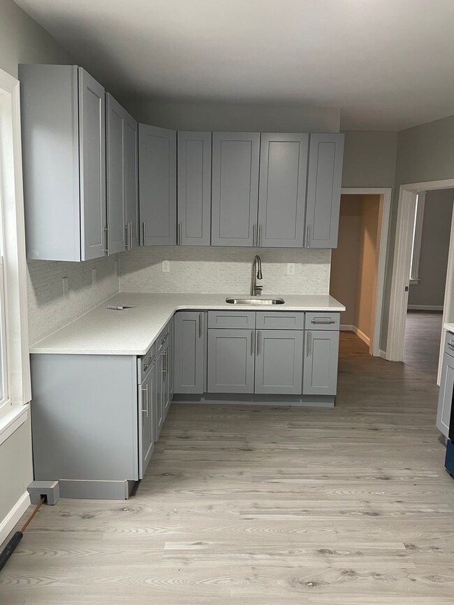 Foto del edificio - Fully renovated 6 bedroom single family ho...