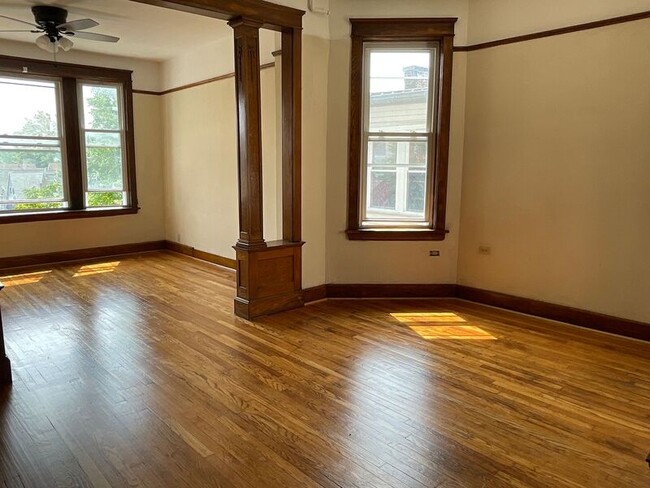 Building Photo - 1410 N St Louis Ave