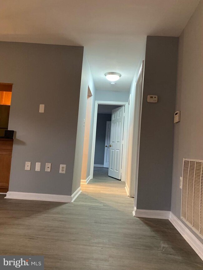 Building Photo - 104 Westwick Ct