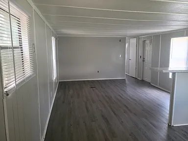 Foto del edificio - 7429 Layton Dr