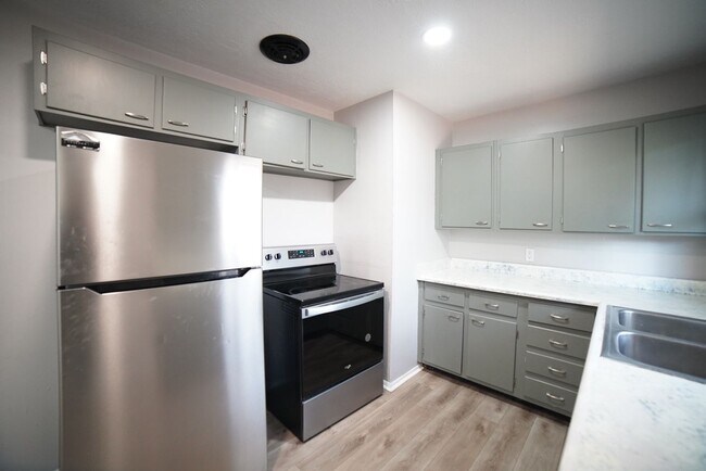 Foto del edificio - 4 bd/2 bath near Jackson Bluff