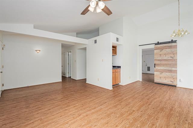 Foto del edificio - 557 Gillespie Dr