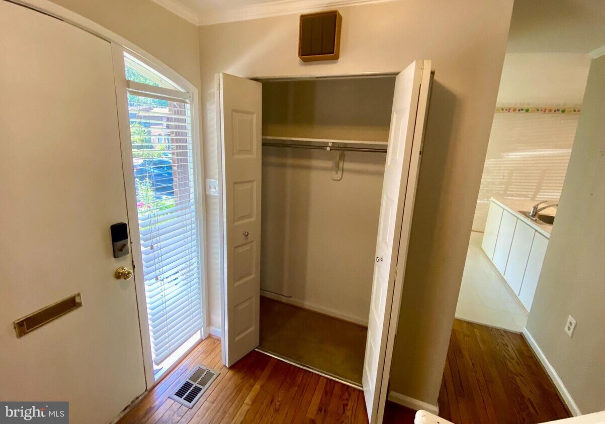 8113 Inverness Ridge Rd, Potomac, MD 20854 Townhome Rentals in