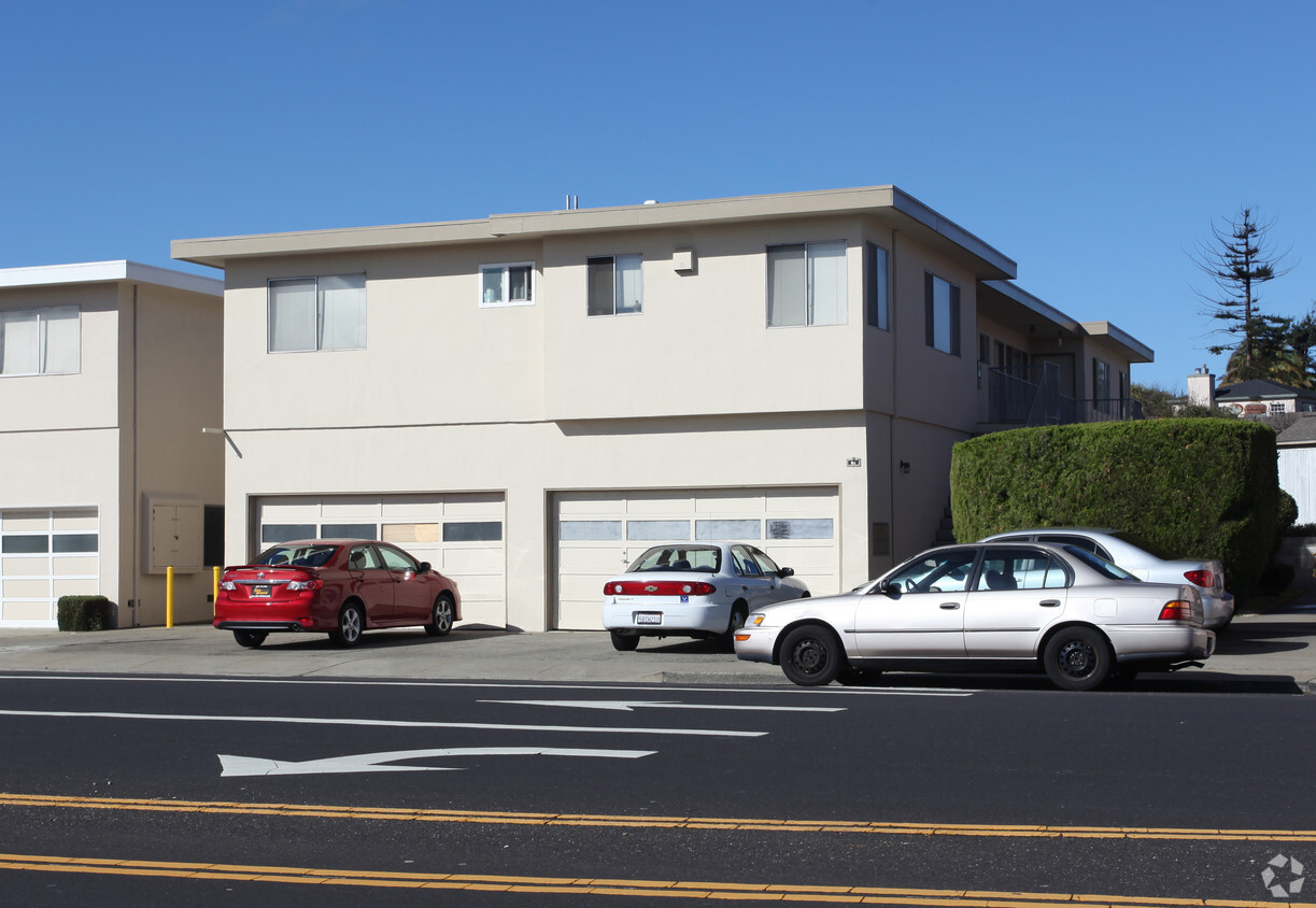 Primary Photo - 82 Arroyo Dr