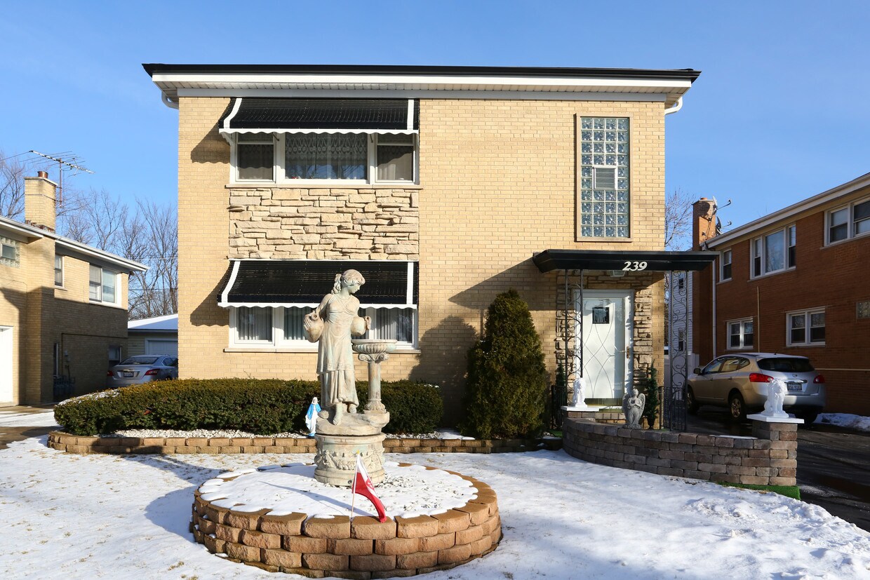 239 S Hale St, Addison, IL 60101 239 S Hale St Addison, IL