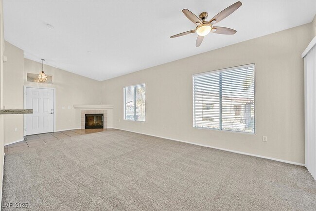 Foto del edificio - 2305 W Horizon Ridge Pkwy