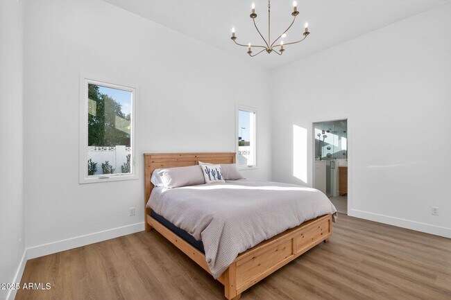 Foto del edificio - 6259 E Avalon Dr