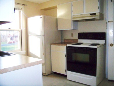 Building Photo - 25 Village Dr