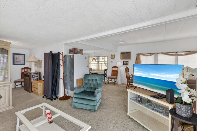 Building Photo - 718 S Green Cir