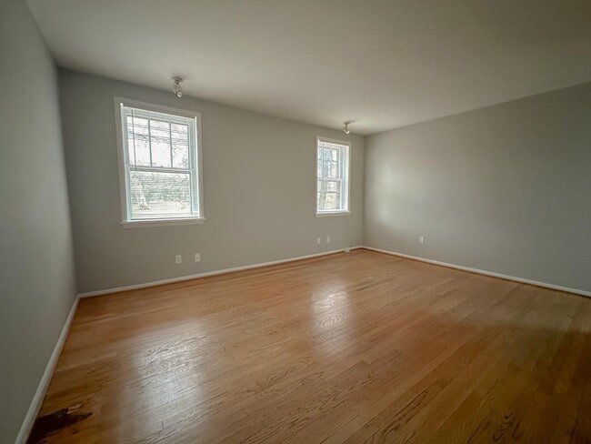 Foto del edificio - 7224 Pershing Ave