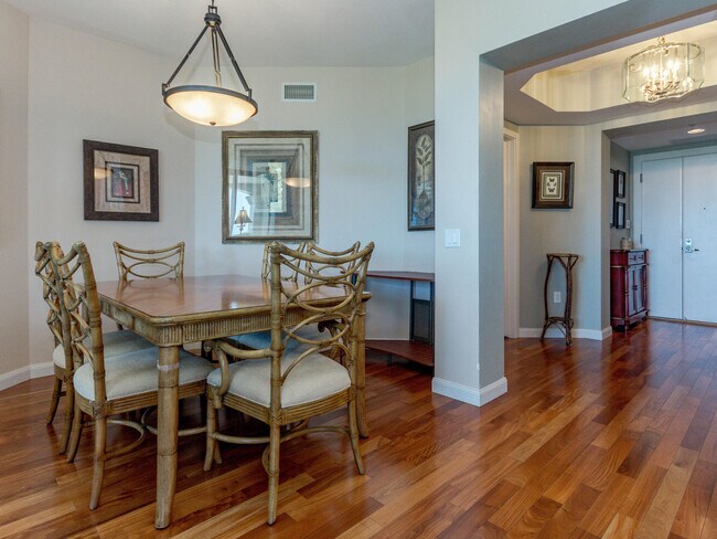 Building Photo - 3610 Gardens Pkwy