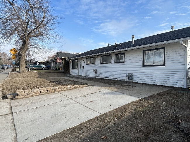 Building Photo - 2407 Duportail St