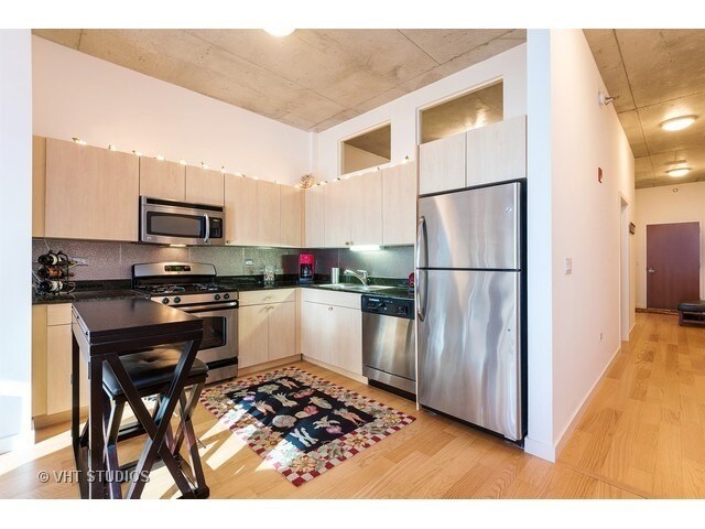 Building Photo - 235 W Van Buren St