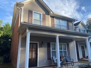 Building Photo - 1143 College Hill Rd