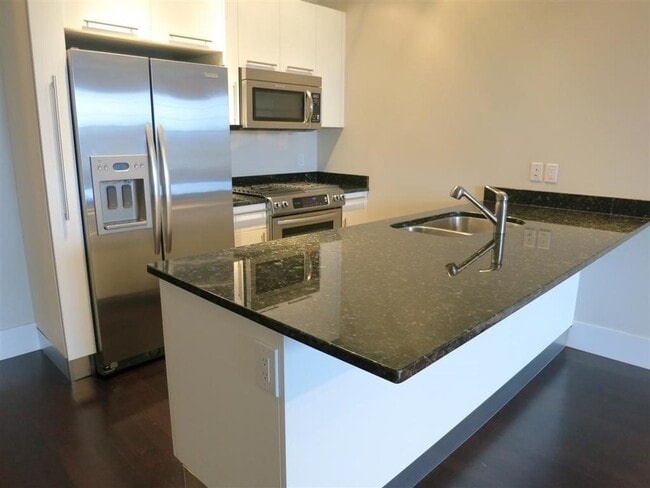 Building Photo - 154 W 2nd St