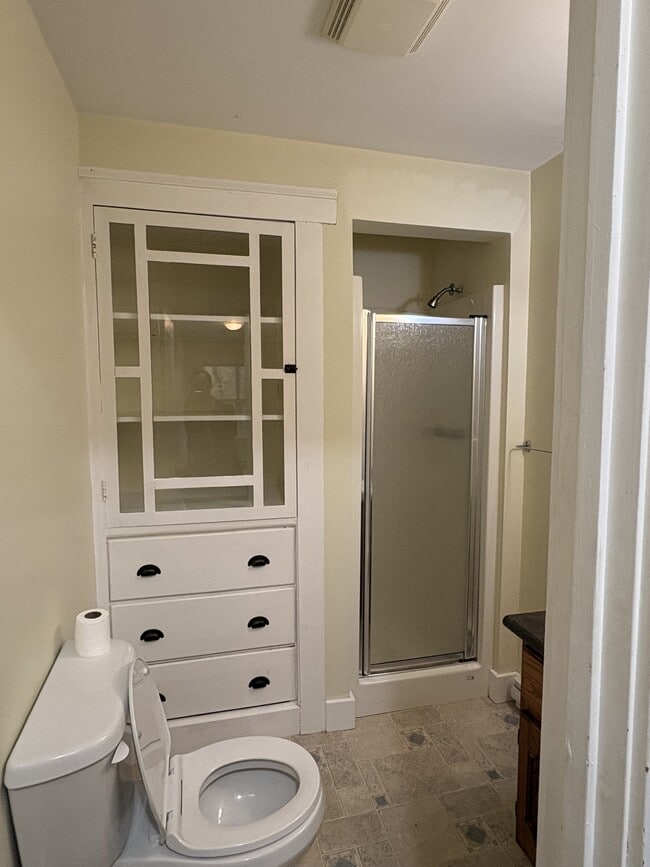 Building Photo - 470 Main St