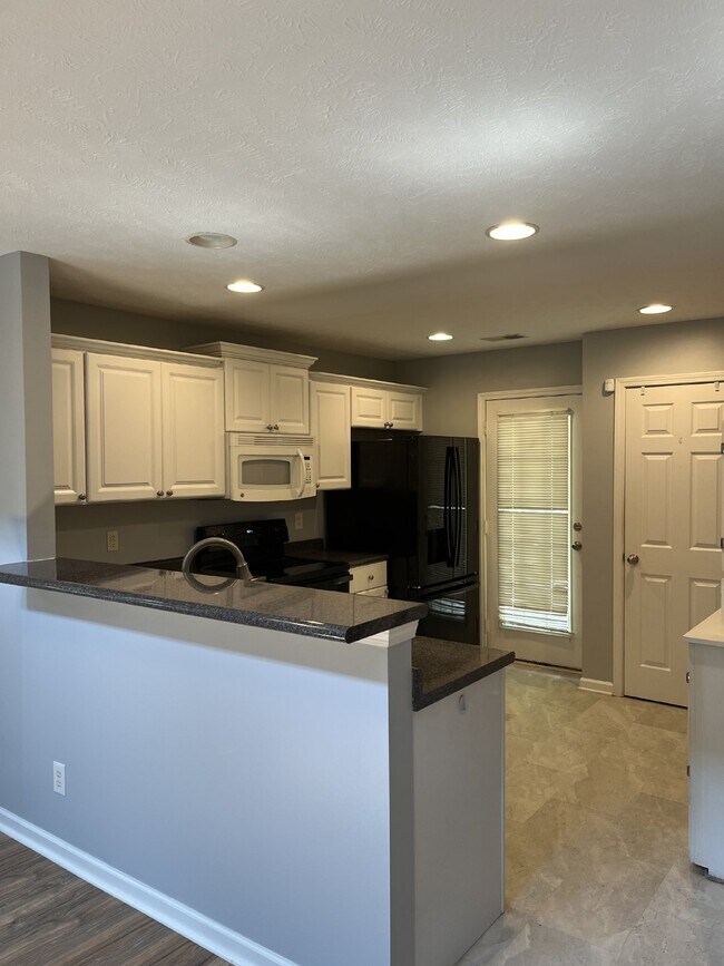 Building Photo - 5345 Bayou Dr