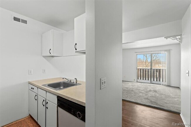 Foto del edificio - 8709 Candlewood Trail