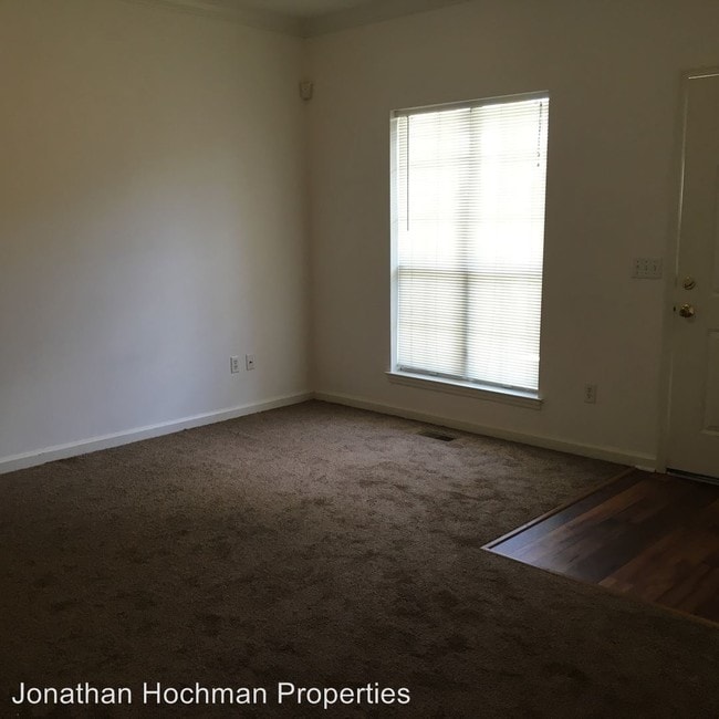 Building Photo - 6631 Hickory Trace Cir