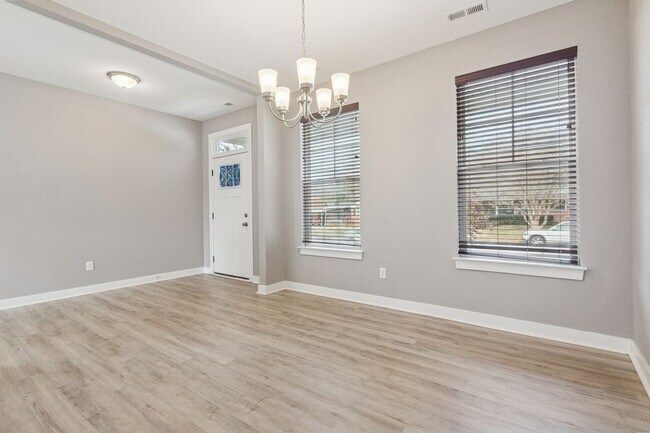 Foto del edificio - 4 bed/2.5 bath Ready Now- Norfolk