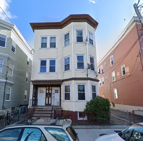 Building Photo - 376 Prospect St