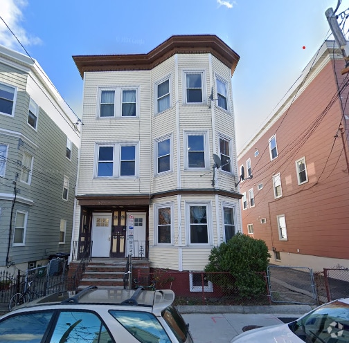 Building Photo - 376 Prospect St