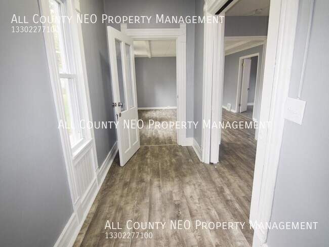 Building Photo - 1820 Holmden Ave