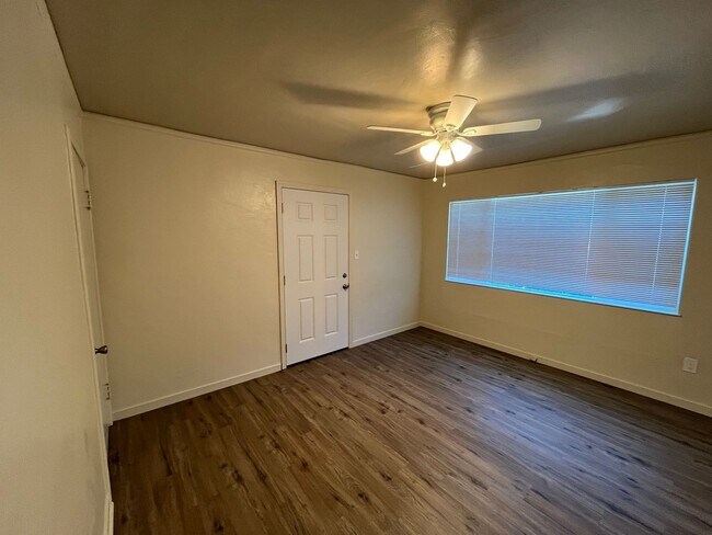 Building Photo - Charming 1 bedroom 1 bath cottage