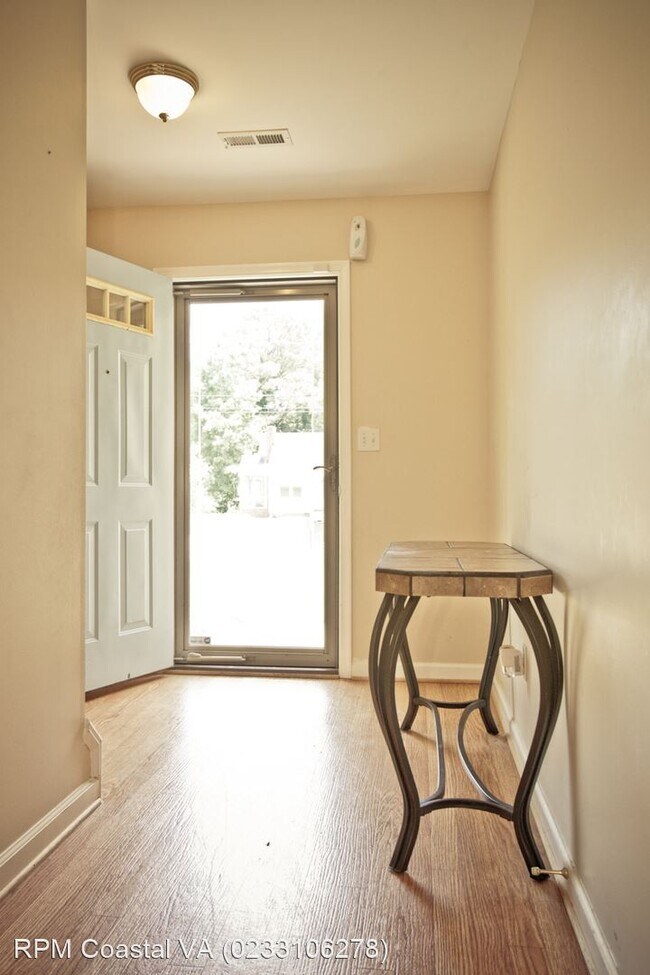 Building Photo - 3 br, 2.5 bath House - 121 Frissell Street