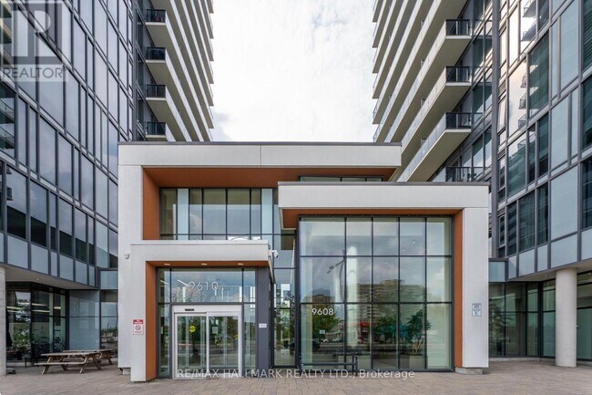 Photo du bâtiment - 9600 Yonge St