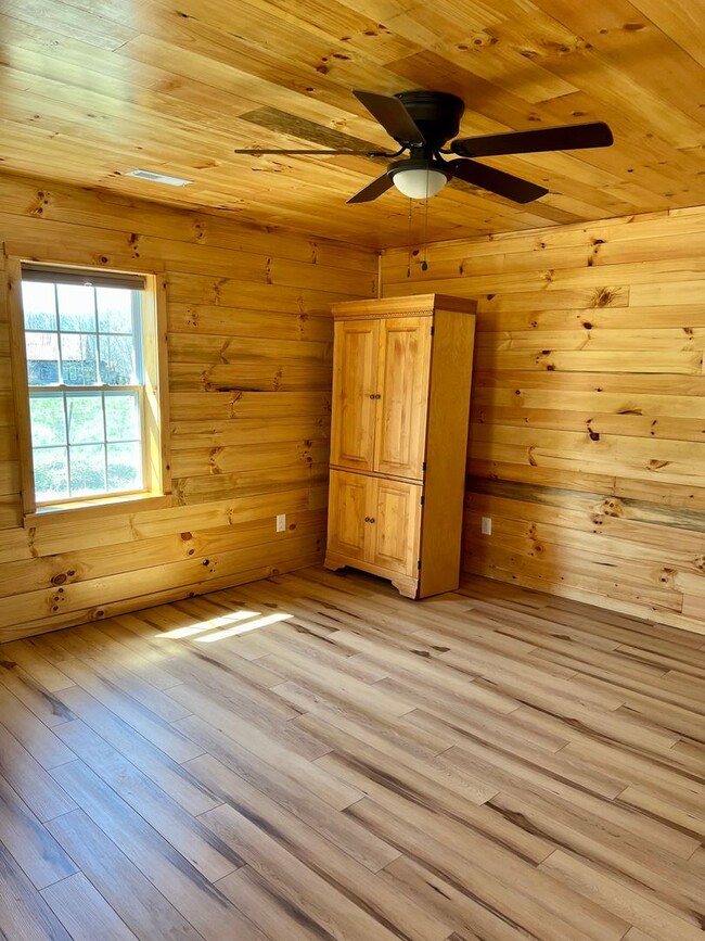 Building Photo - Updated 2 Bed 1 Bath Home in Mars Hill, NC!!