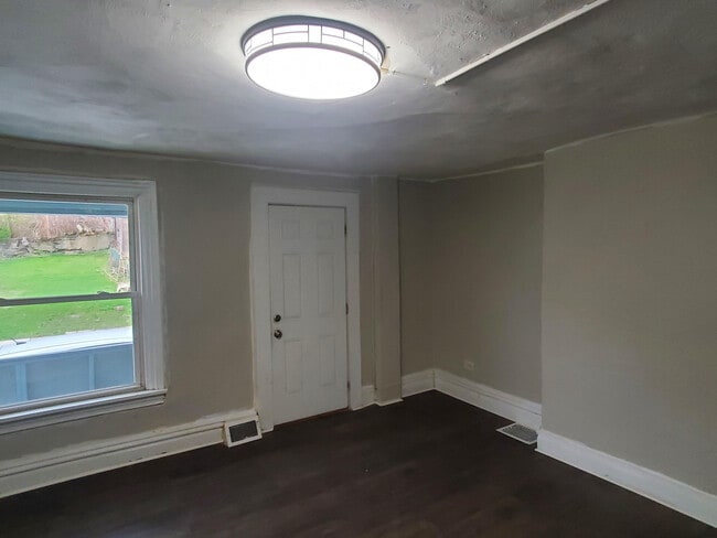 Building Photo - 546 Larimer Ave