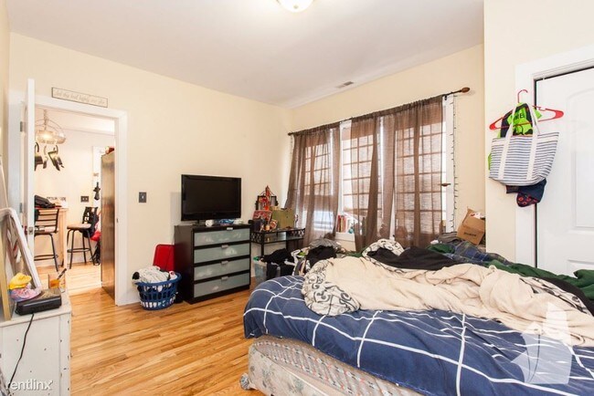 Foto del edificio - 1432 N Maplewood Ave
