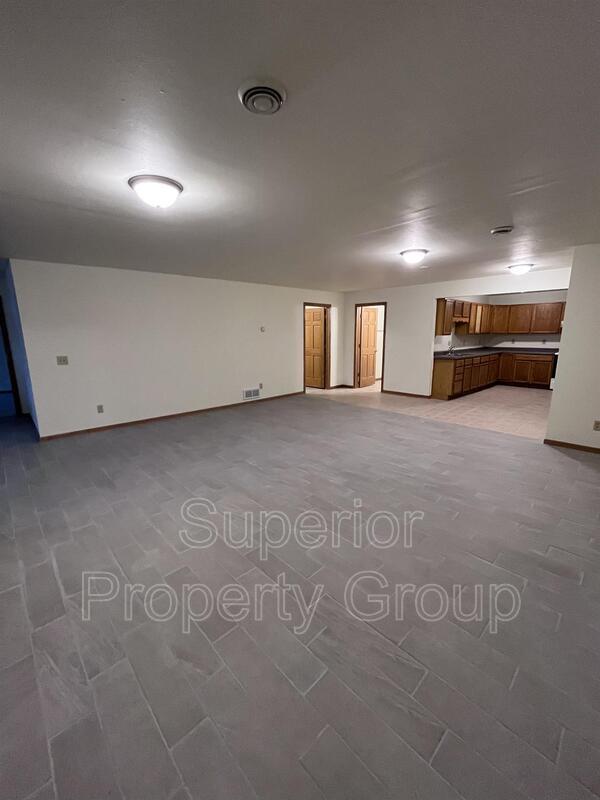 Building Photo - 150 S River St