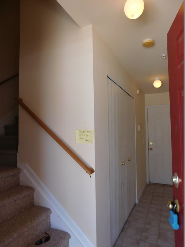 Building Photo - 821 Brandon Ave