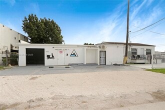 Building Photo - 3705 NW 35th Ave