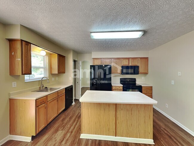 Building Photo - 275 Monarch Dr