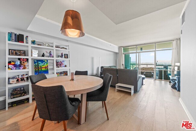 Foto del edificio - 13700 Marina Pointe Dr