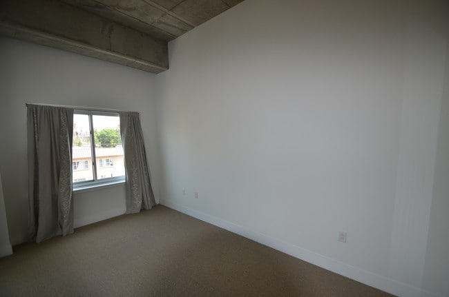 Building Photo - 2200 W 29th Ave